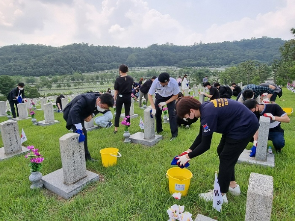 210624_보도자료_지성호의원_ 남북청년 100명과 함께 현충원 봉사활동 개최_지성호의원실4.jpg